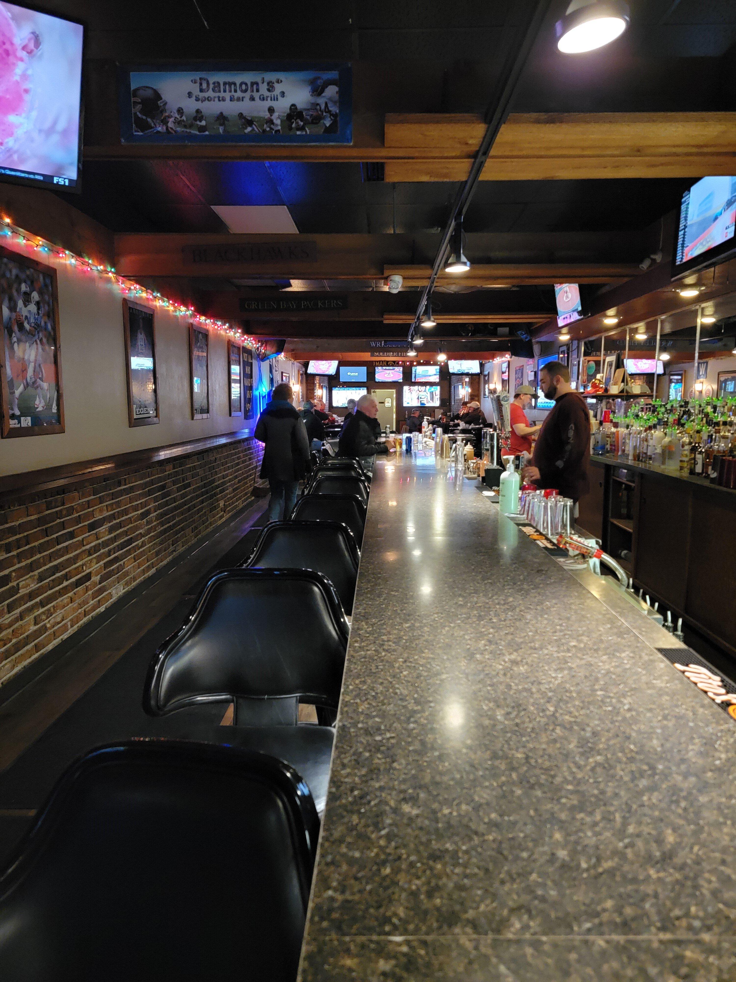 Damon's Sports Bar & Grill