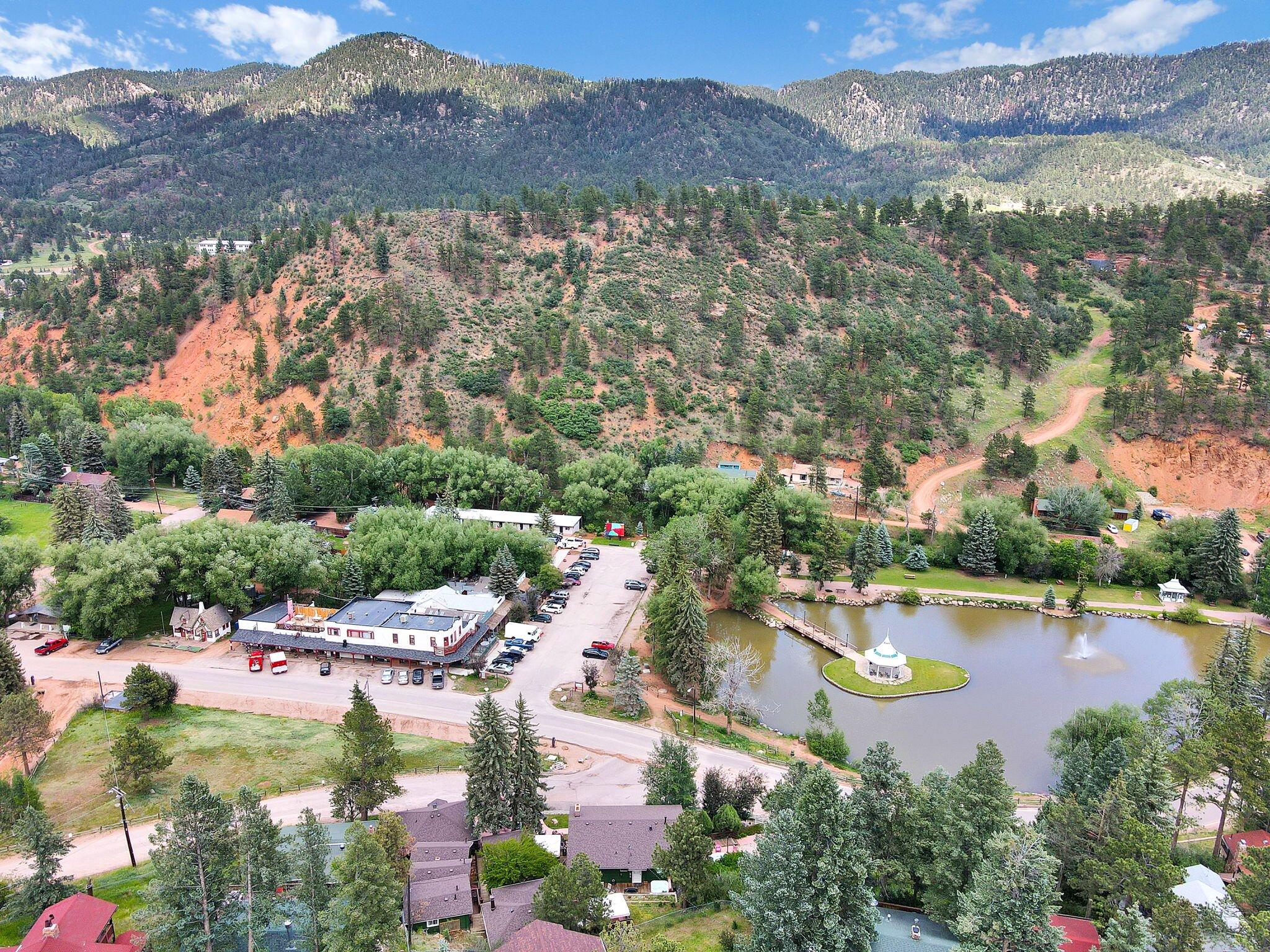 The Lakeside Cottages