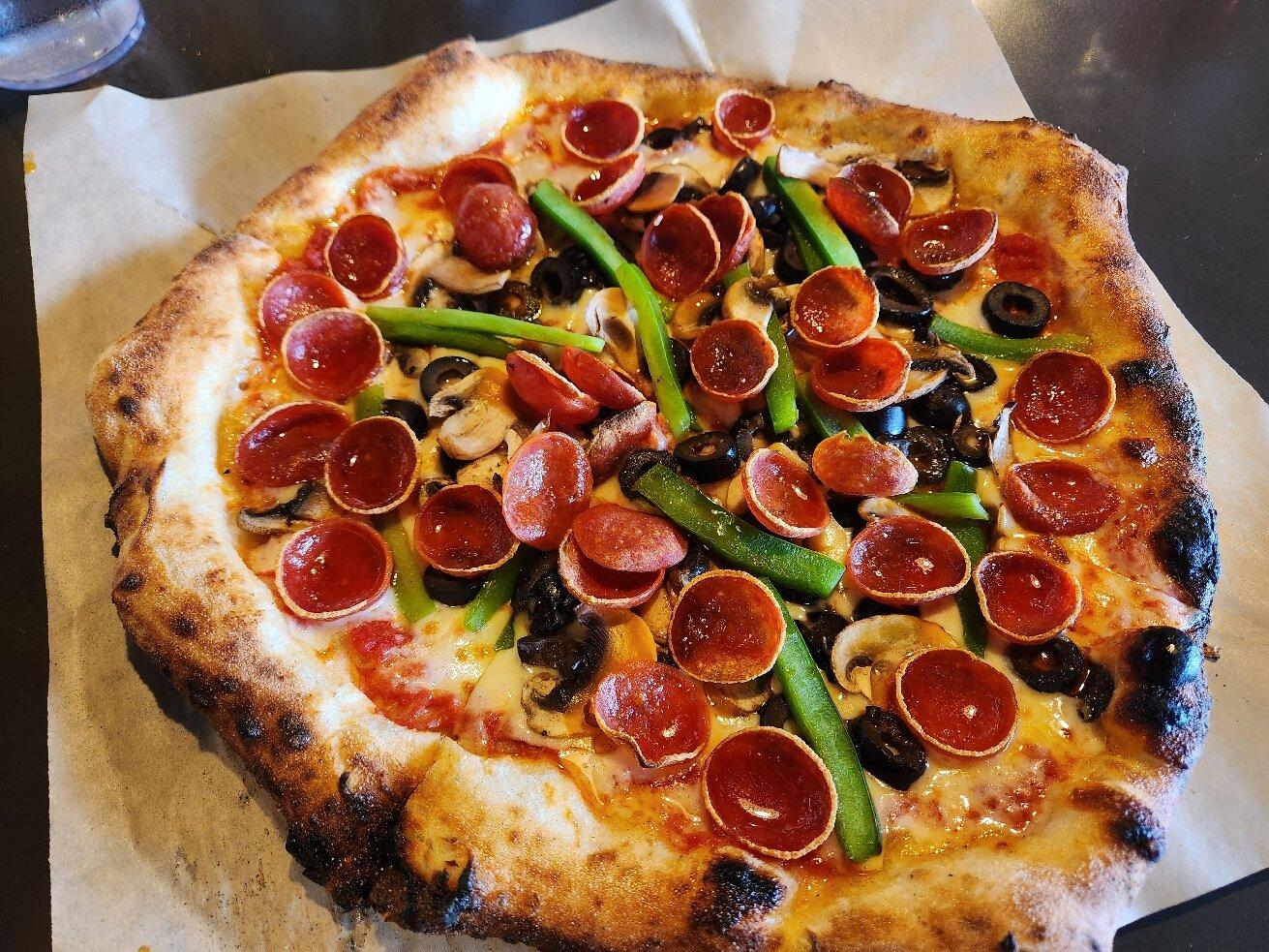 Cascadia Pizza Restaurant & Brewery