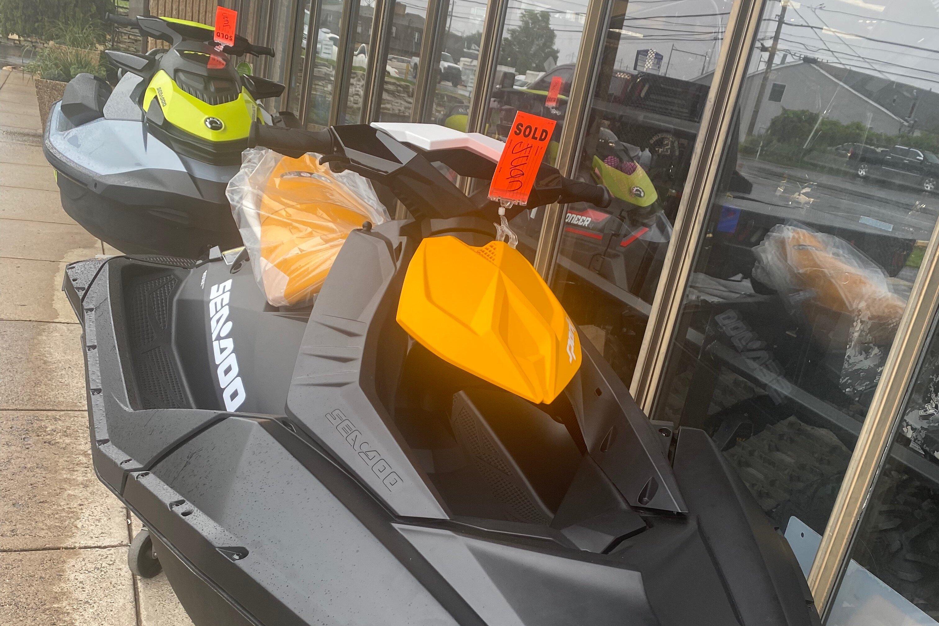 Shaods & Miracle Boat / Jet Ski Rental