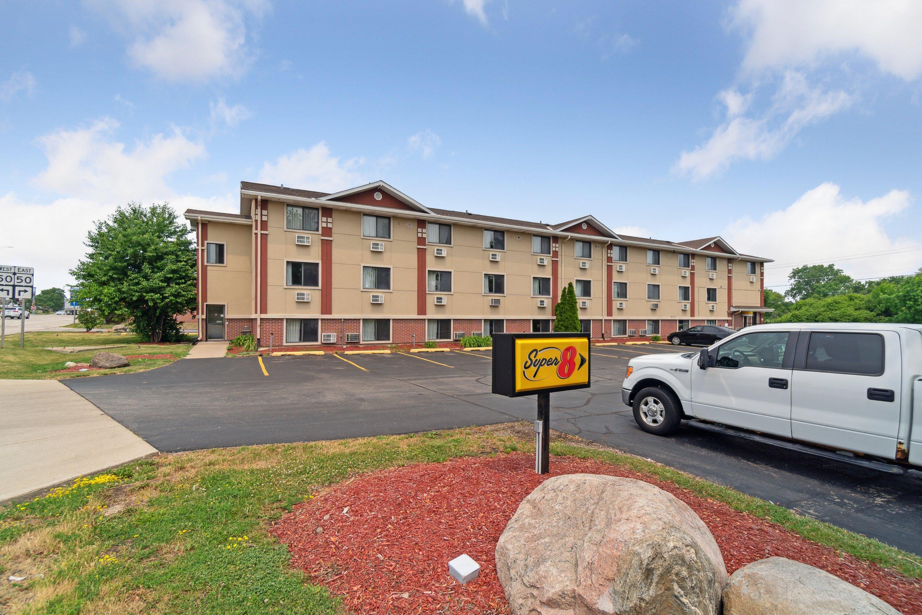 Super 8 By Wyndham Kenosha/Pleasant Prairie