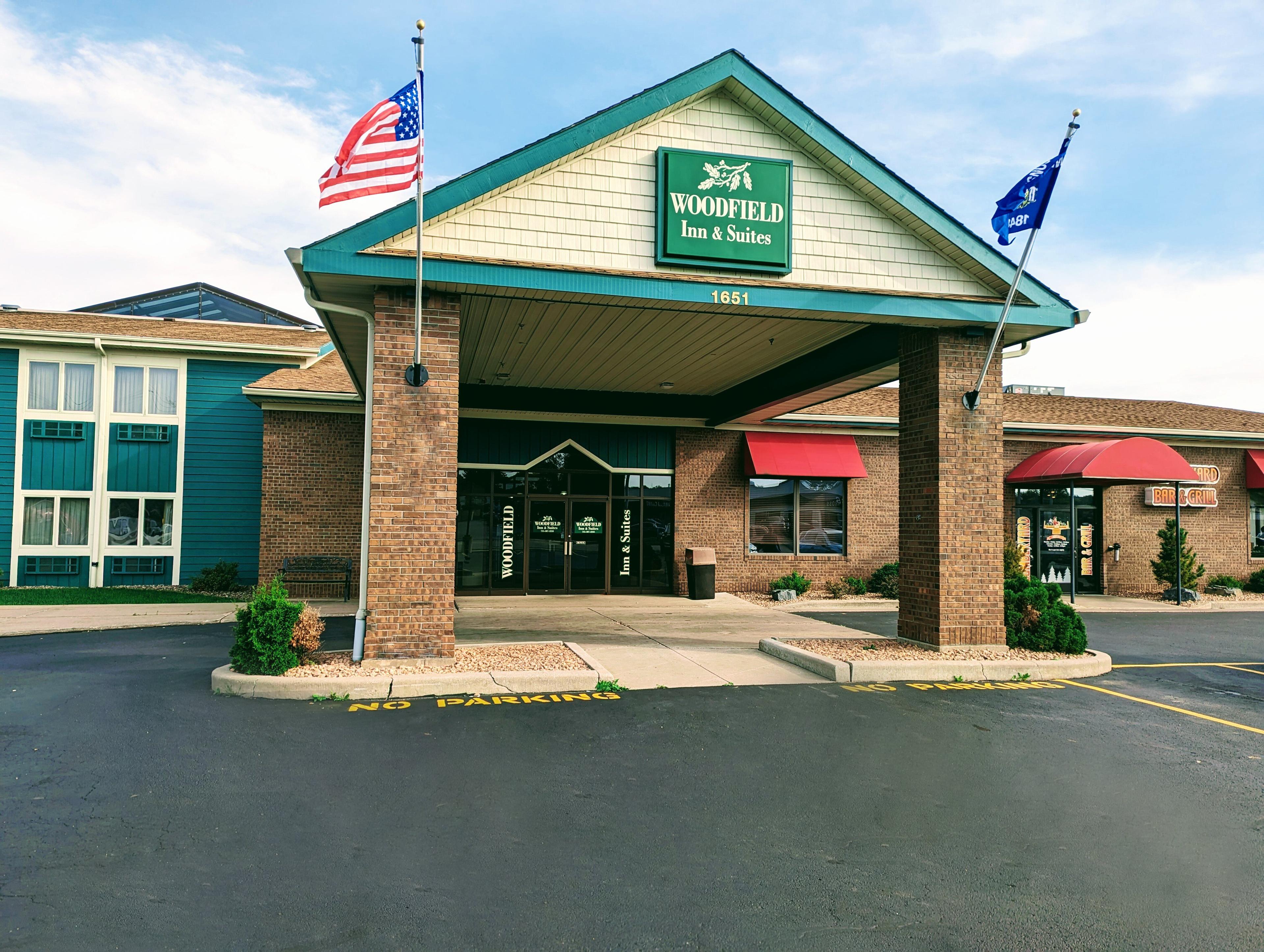 Woodfield Inn & Suites