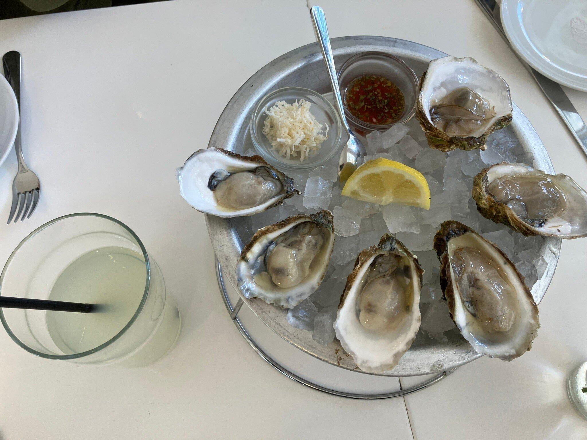 Little Em's Oyster Bar