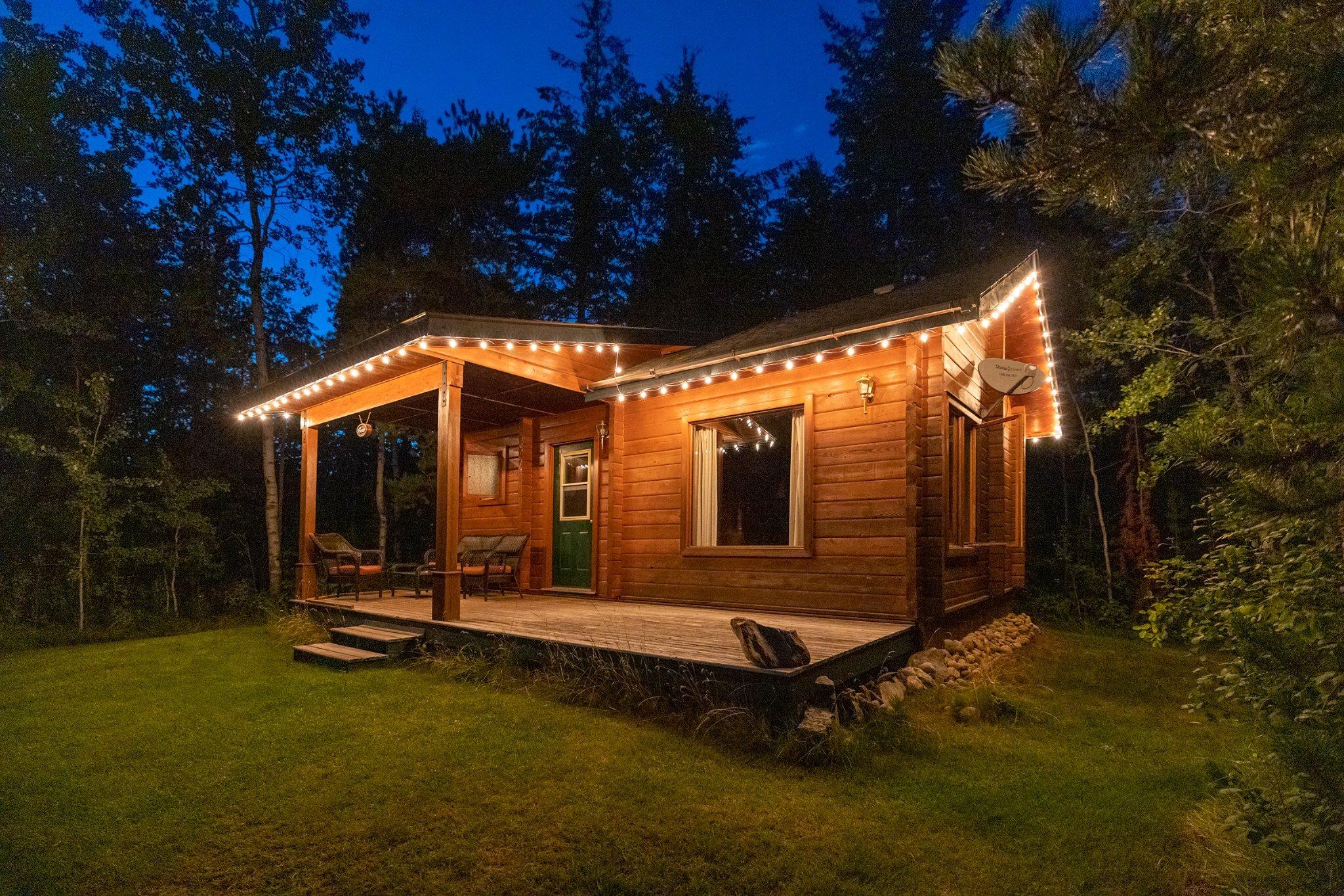 Mica Mountain Lodge & Log Cabins