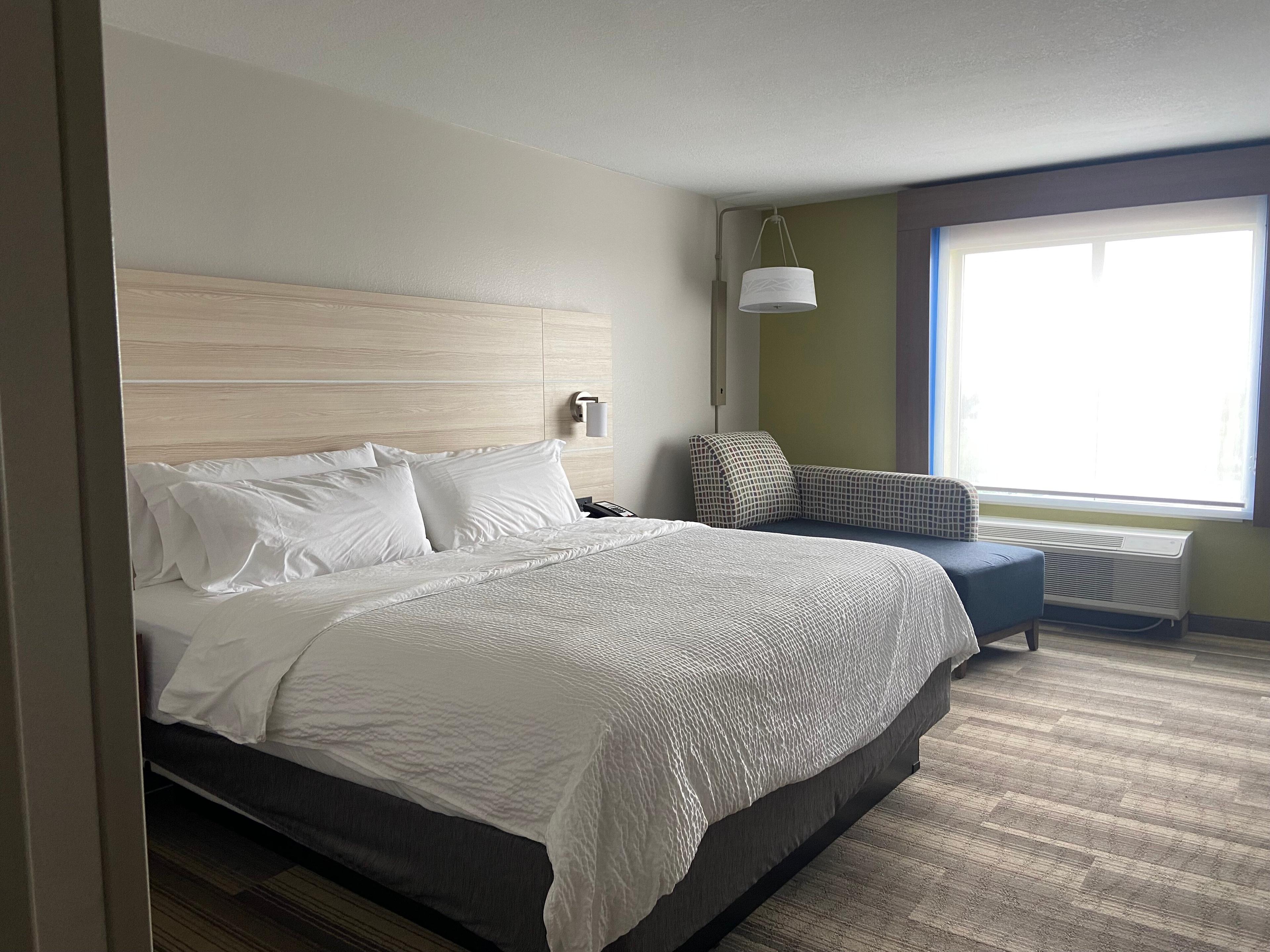 Holiday Inn Express & Suites Dayton East - Beavercreek, an IHG Hotel