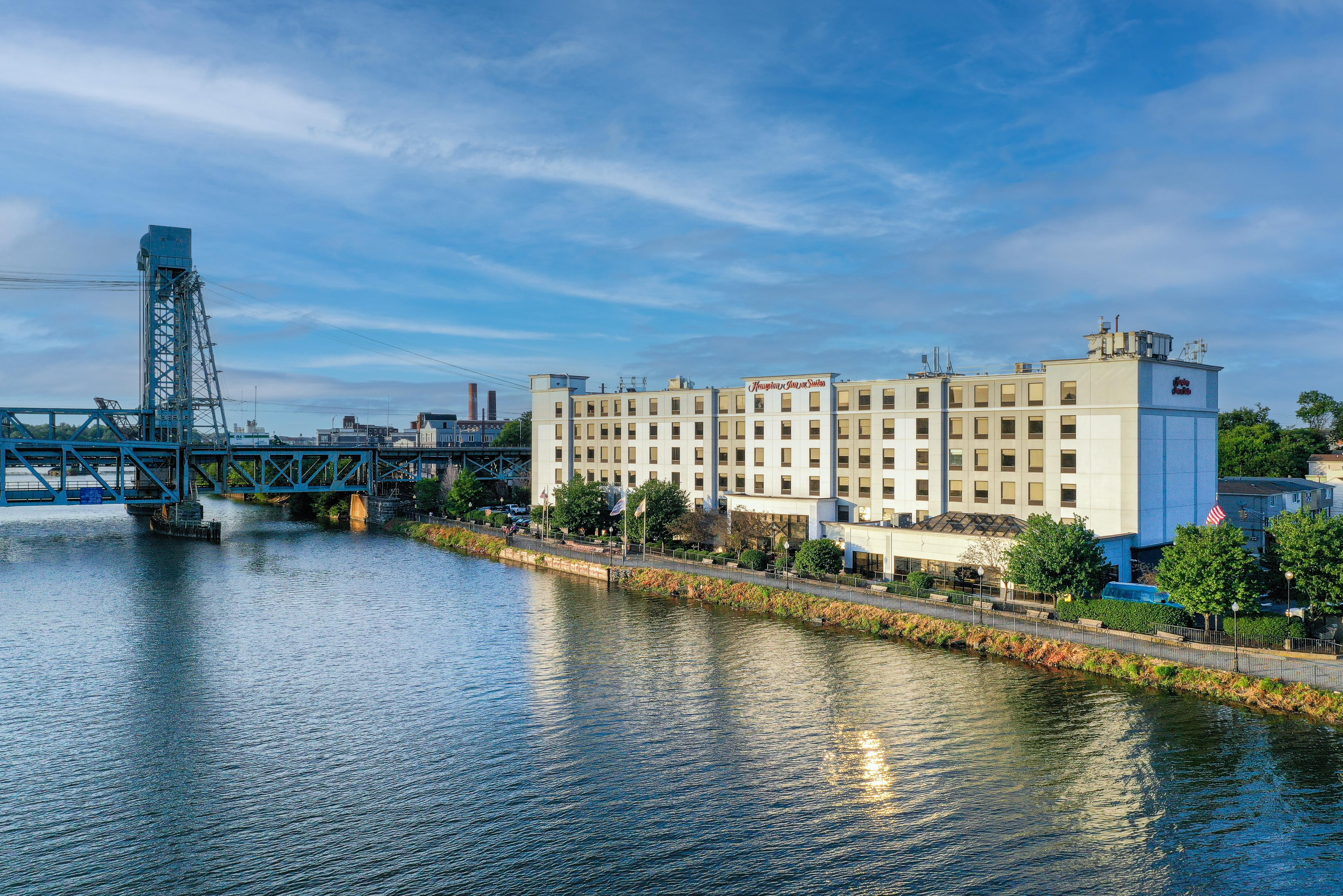 Hampton Inn & Suites Newark-Harrison-Riverwalk