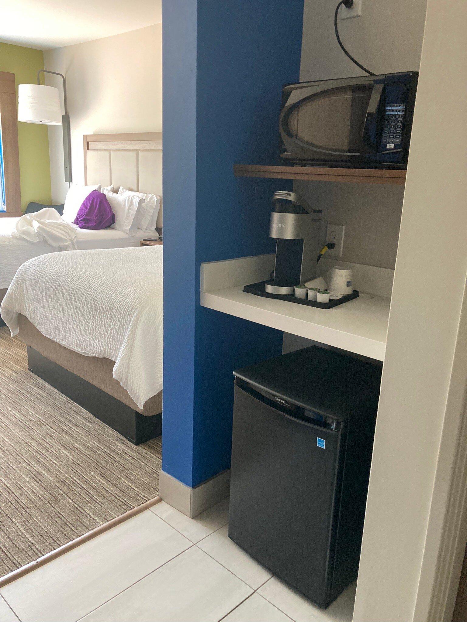 Holiday Inn Express & Suites Denton South, an IHG Hotel