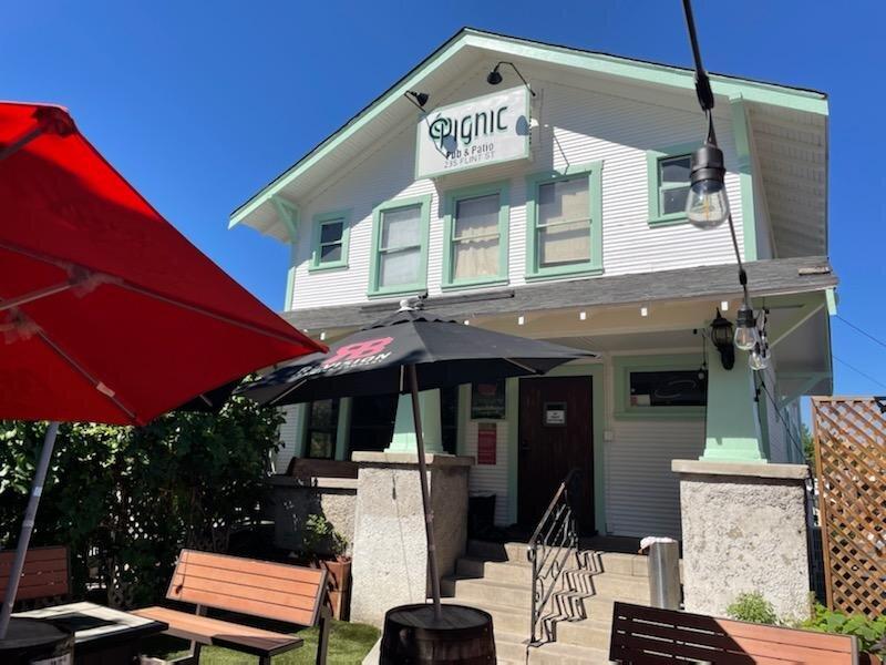 Pignic Pub & Patio