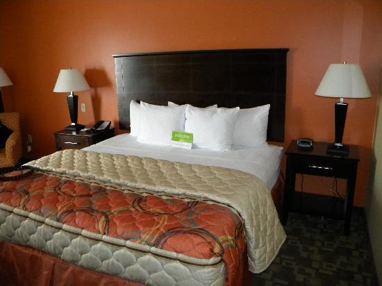 La Quinta Inn & Suites By Wyndham Tulsa Airpt / Expo Square