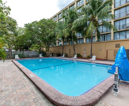 North Miami Beach Gardens Inn & Suites