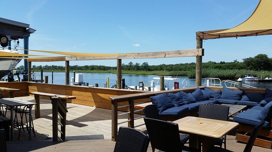 Breezes Bar and Grill On the Bass River