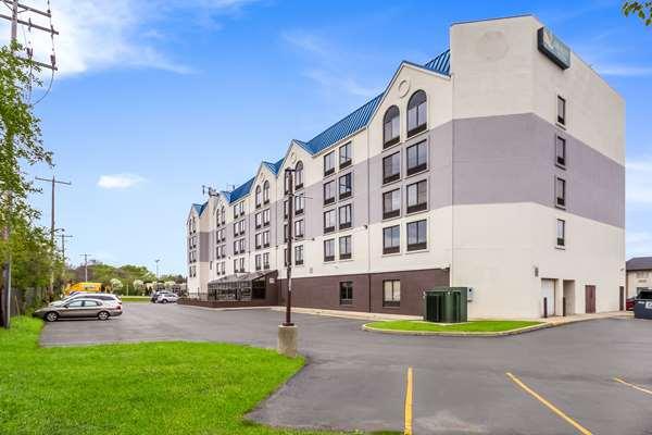 Quality Suites Milwaukee Airport