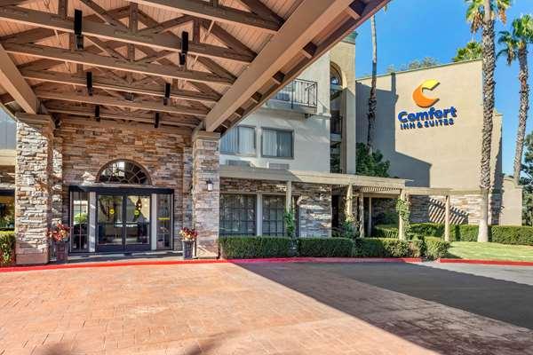 Comfort Inn & Suites Orange County John Wayne Airport