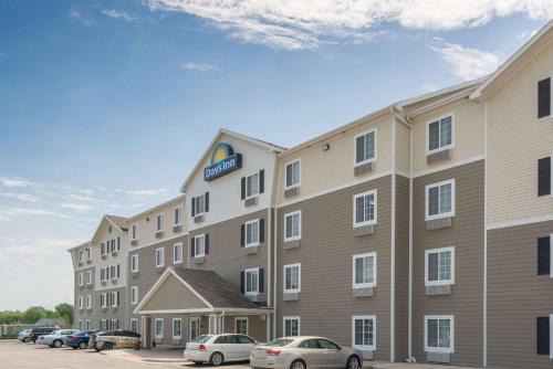 Days Inn & Suites By Wyndham Rochester Mayo Clinic South