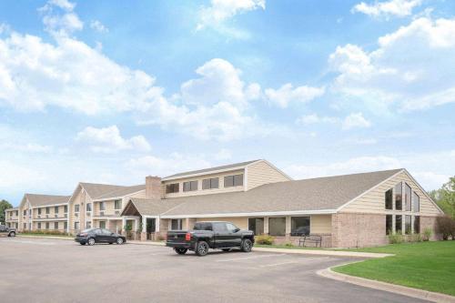 Baymont By Wyndham Lakeville