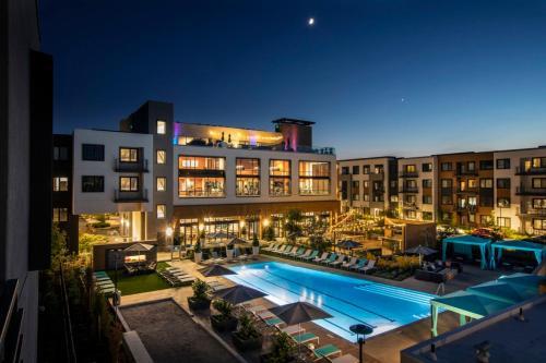 Global Luxury Suites in Menlo Park