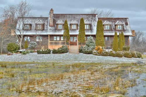 Grand Niagara Estate Lodge