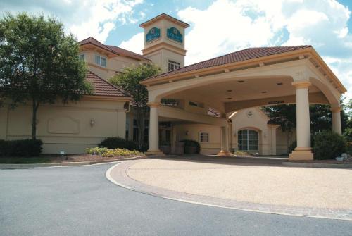 La Quinta Inn & Suites by Wyndham Raleigh Cary