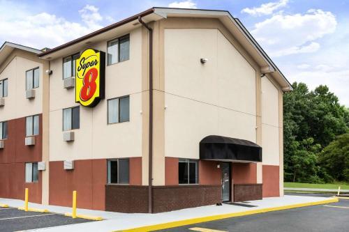 Super 8 By Wyndham Chester/Richmond Area