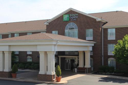 Holiday Inn Express & Suites Warrenton, an IHG Hotel