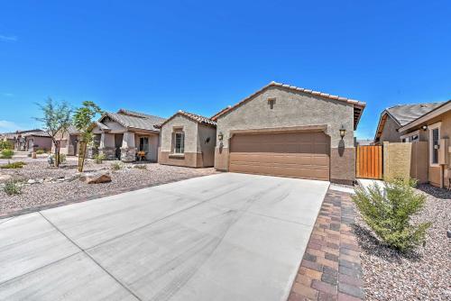 Modern San Tan Valley Family Home with Community Pool