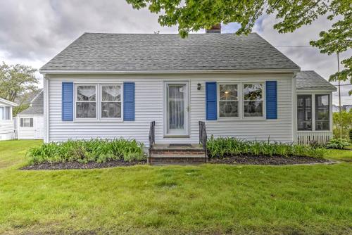 Cozy Rye Beach Home - Walk to Coast!