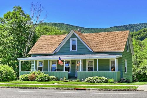 Hunter Home with Fire Pit- Steps to Schoharie River!