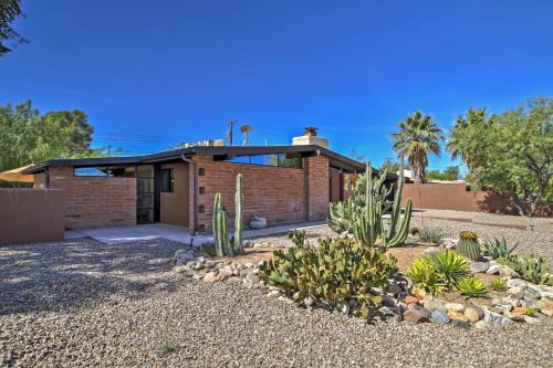 Tucson Home with Large Backyard Less Than 9 Mi to Downtown!