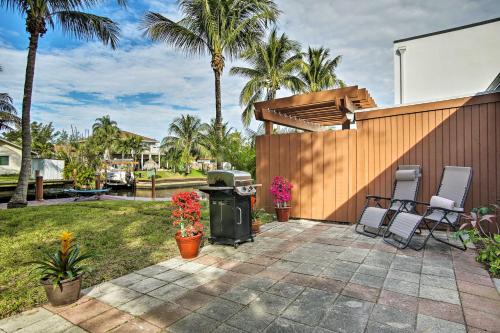 Ft. Lauderdale Townhome on Canal - 3 Mi. to Beach!