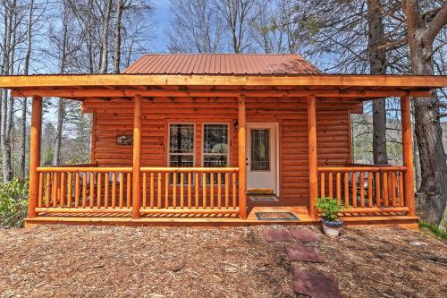 Secluded Roan Mountain Cabin with Deck & Hot Tub!