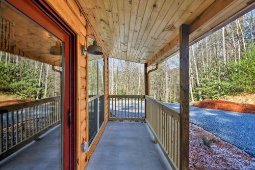 Cozy Roan Mountain Cabin with Deck Walk to Town