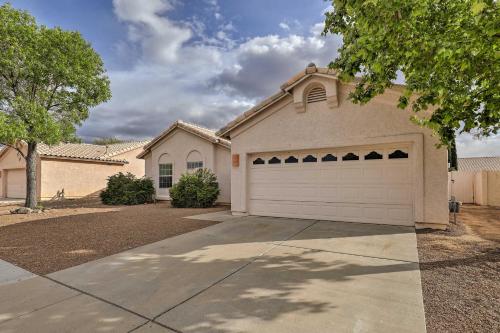 Tucson Getaway with Yard Pool Hot Tub & Gas Grill!