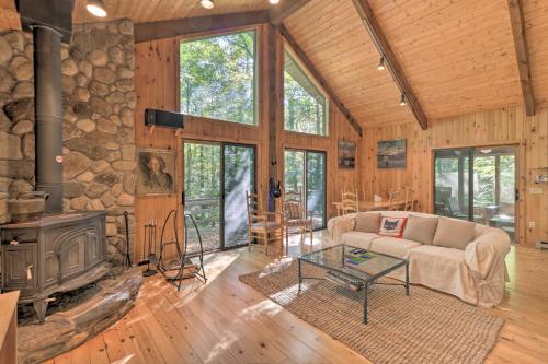 Cabin with 3 Acres Tennis&BBall Courts by 4 Ski Mtns