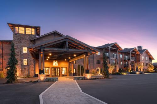 Pronghorn Resort