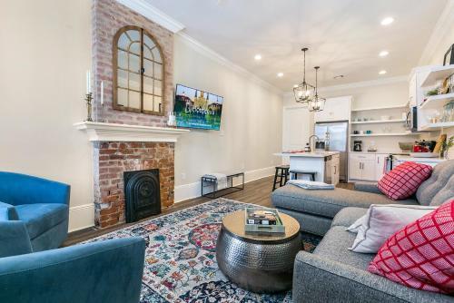 Hosteeva Luxury 3BR Steps to St Charles Ave