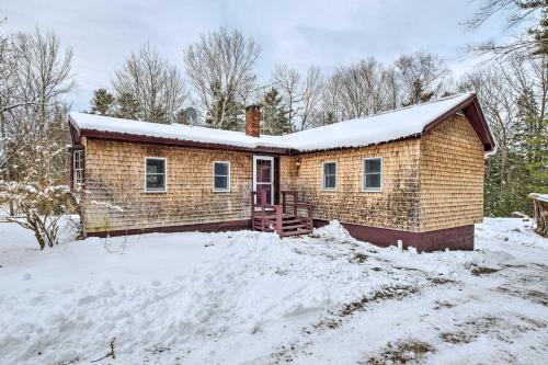 Charming Hideaway w/ Fire Pit ~2 Mi to Dwtn