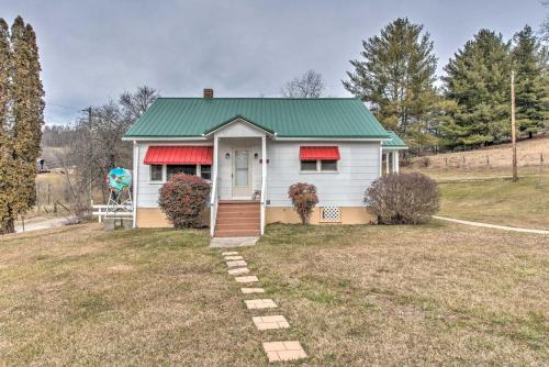 Scenic Countryside Cottage 3 Mi to New River!