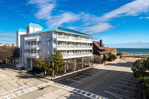 Marylander Condominiums 90 steps from the beach