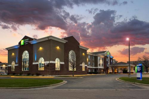 Holiday Inn Express & Suites Brookings, an IHG Hotel