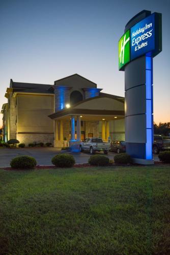 Holiday Inn Express & Suites Wauseon