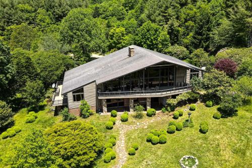 Premier Appalachian Living with Panoramic Vistas