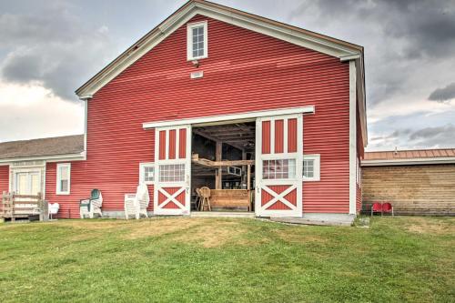 Classic Cape-Style Home on 550 Acre Vineyard!