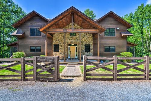 Family-Friendly Grand Mtn Getaway with Hot Tub