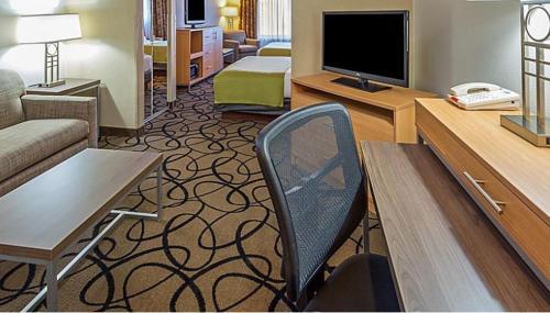 Holiday Inn Express & Suites Henderson South - Boulder City, an IHG Hotel