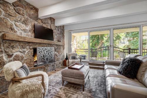 2 BR Next to Eagle River in the Heart of Vail