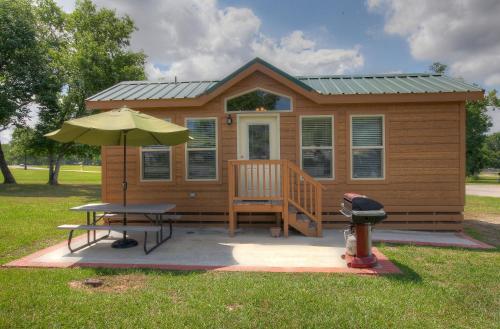 Lake Conroe One-Bedroom Cabin 3