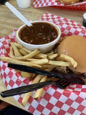 Pulled pork sandwich with Baked Beans