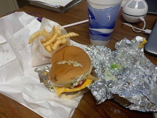 Cheeseburger with fries