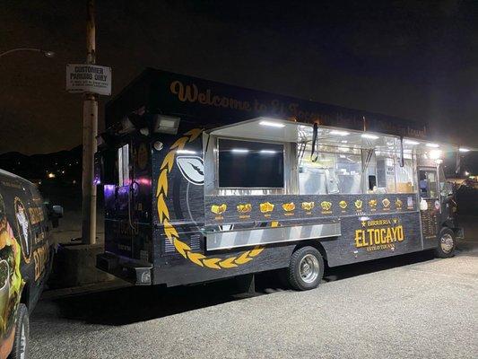 This is a photo of the Food truck located in Jurupa Valley on mission blvd. try to the Torta or the quesadilla