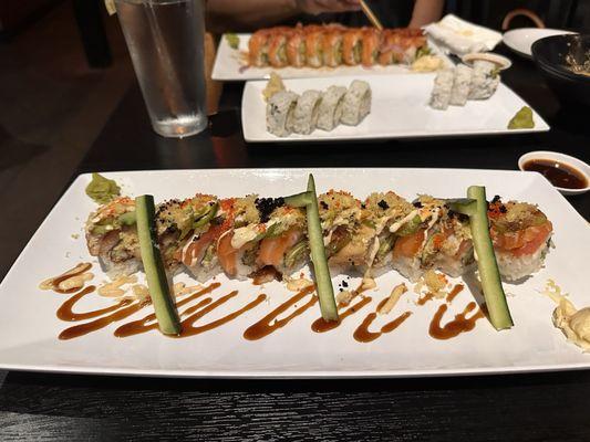 Tsunami Raw Special Roll